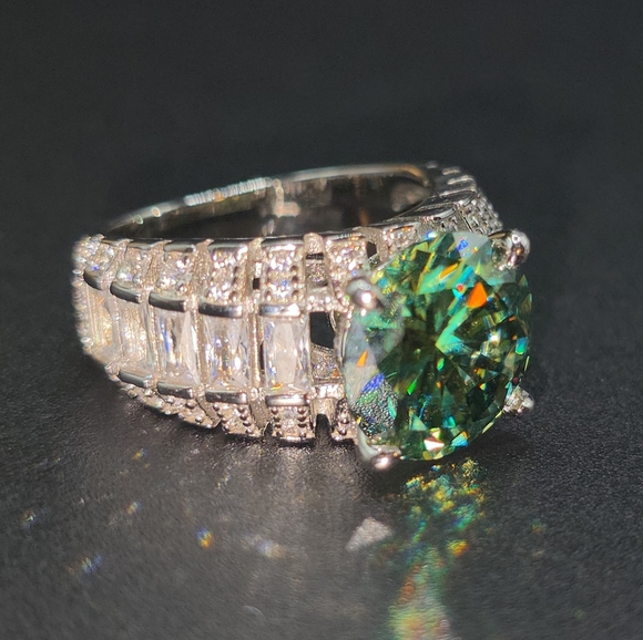 None Jewelry - 4ct Green Moissanite Ring on Au750 18k Gold Over S925